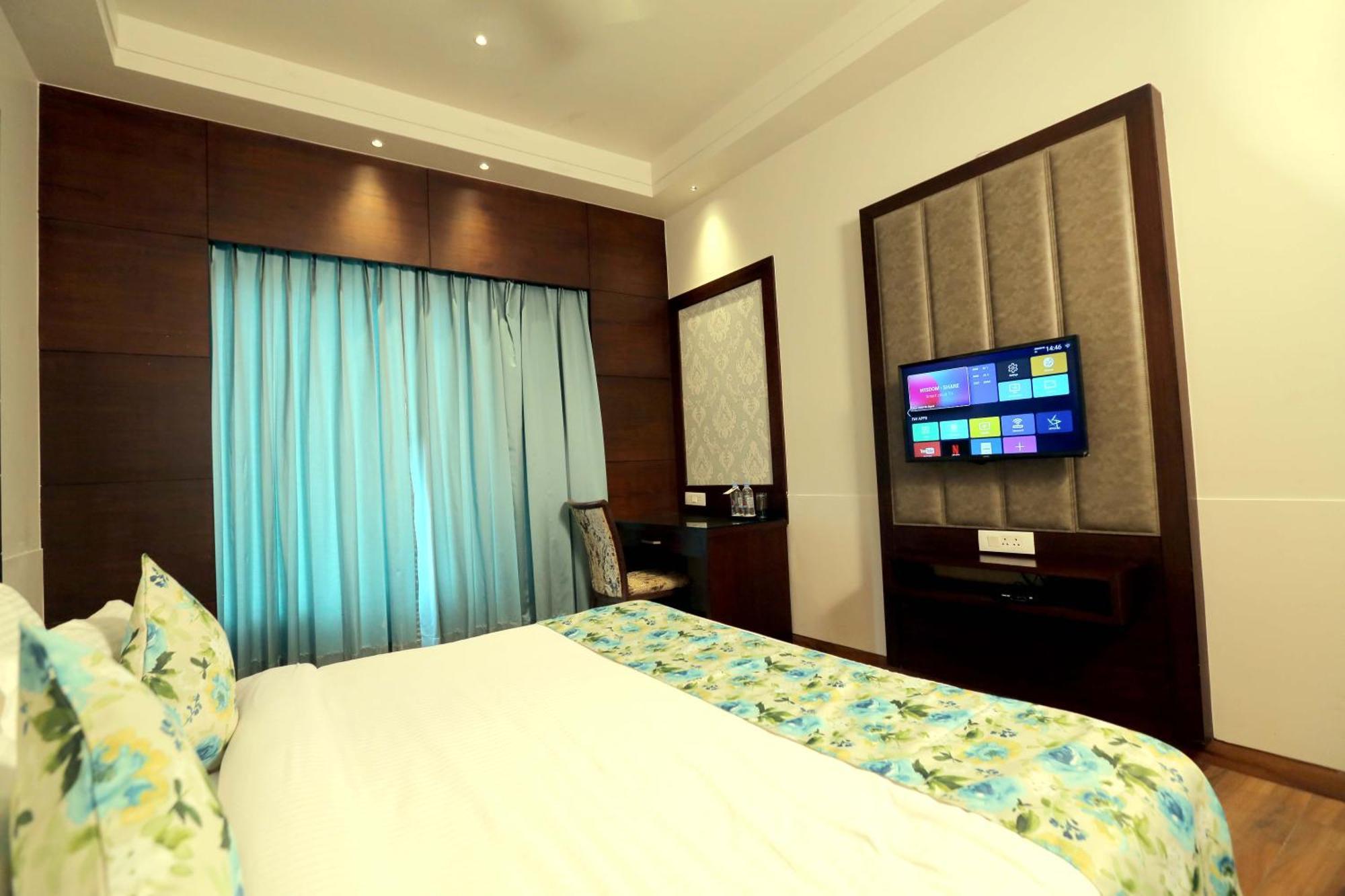 לודהיאנה The Stella Hotel & Resort מראה חיצוני תמונה
