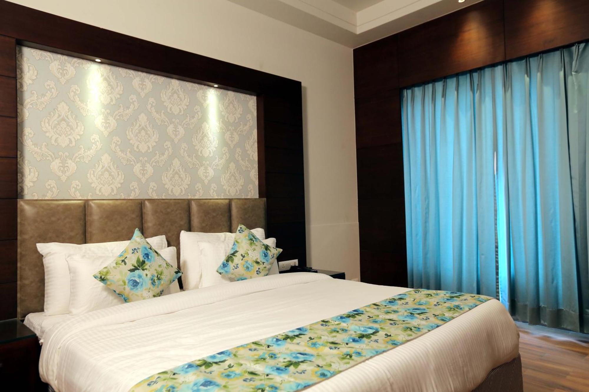 לודהיאנה The Stella Hotel & Resort מראה חיצוני תמונה